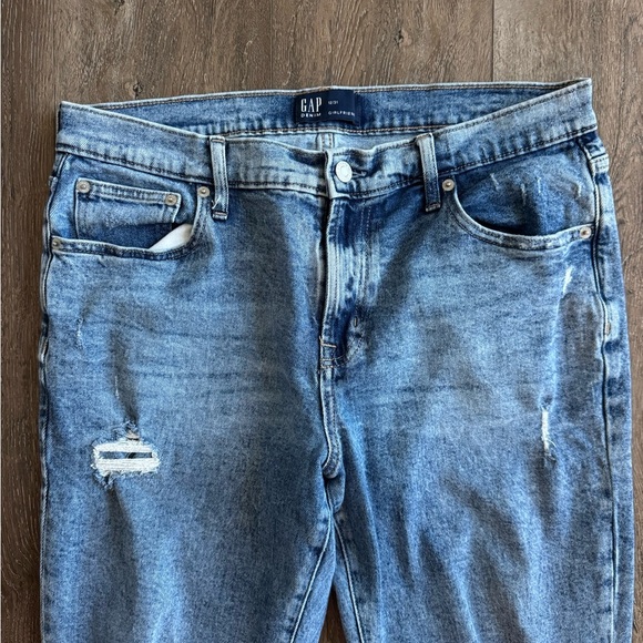 Gap Denim.  Women’s size 12/31. Girlfriend style. Excellent used condition! - Picture 3 of 8